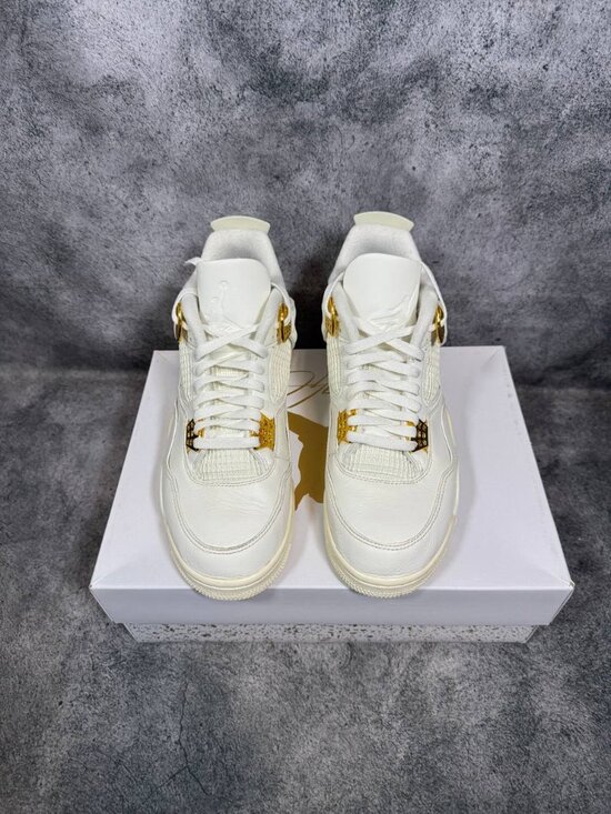 Size 9.5 | Jordan 4 Metallic Gold Box | Pre-Owned main image 5
